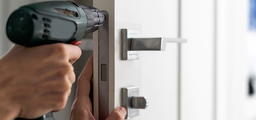 Locksmith For Lock Replacement Near Me in Edgewater, NJ